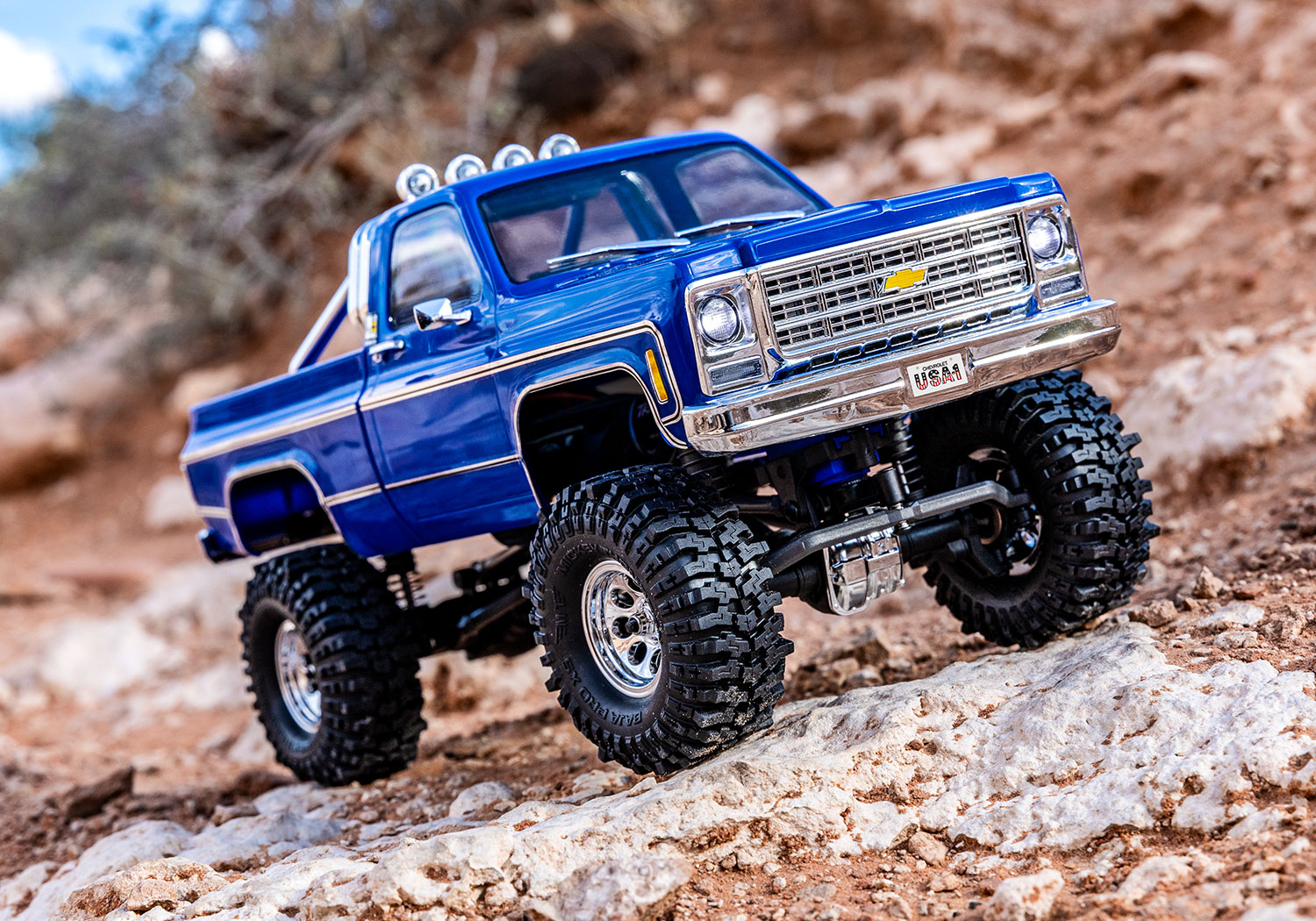Traxxas TRX-4M High Trail 1979 Chevrolet K10 Truck 4WD Electric Scale and Trail Crawler with TQ 1/18 Blue