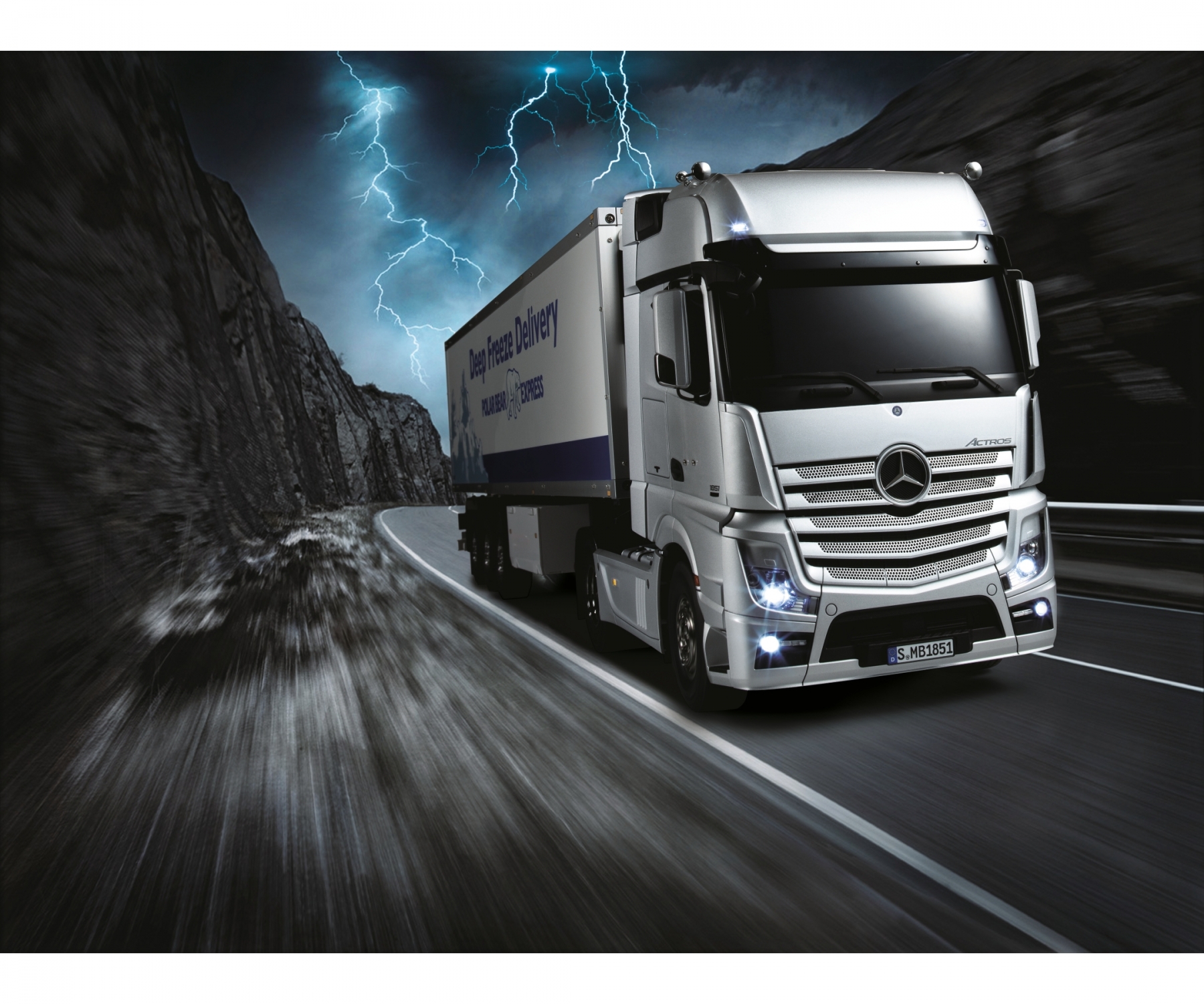 Tamiya Mercedes-Benz Actros 1851 GigaSpace R/C Truck Kit 1/14