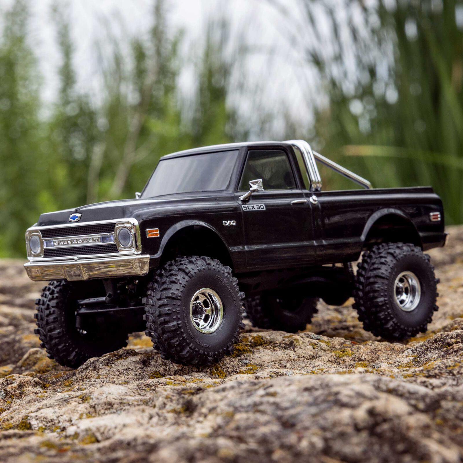 Axial SCX30 Chevrolet K10 4X4 RTR Brushed Rock Crawler (Battery & Charger Included), Black 1/30