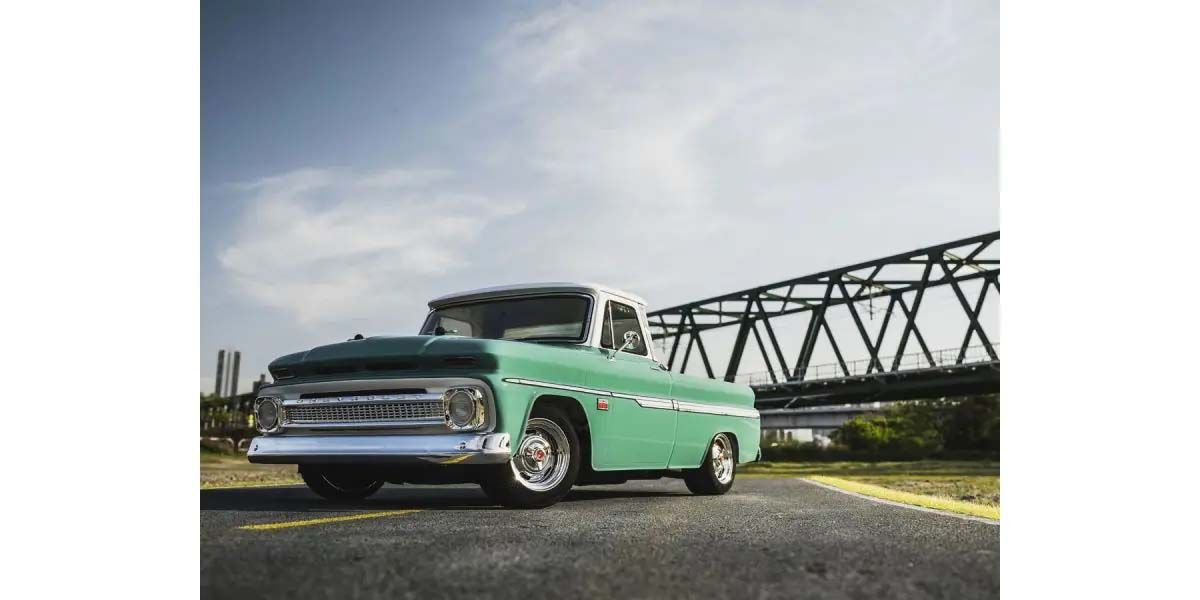 Kyosho Fazer MK2 (L) Chevy C10 Fleetside Pick-up 1966 Readyset 1/10