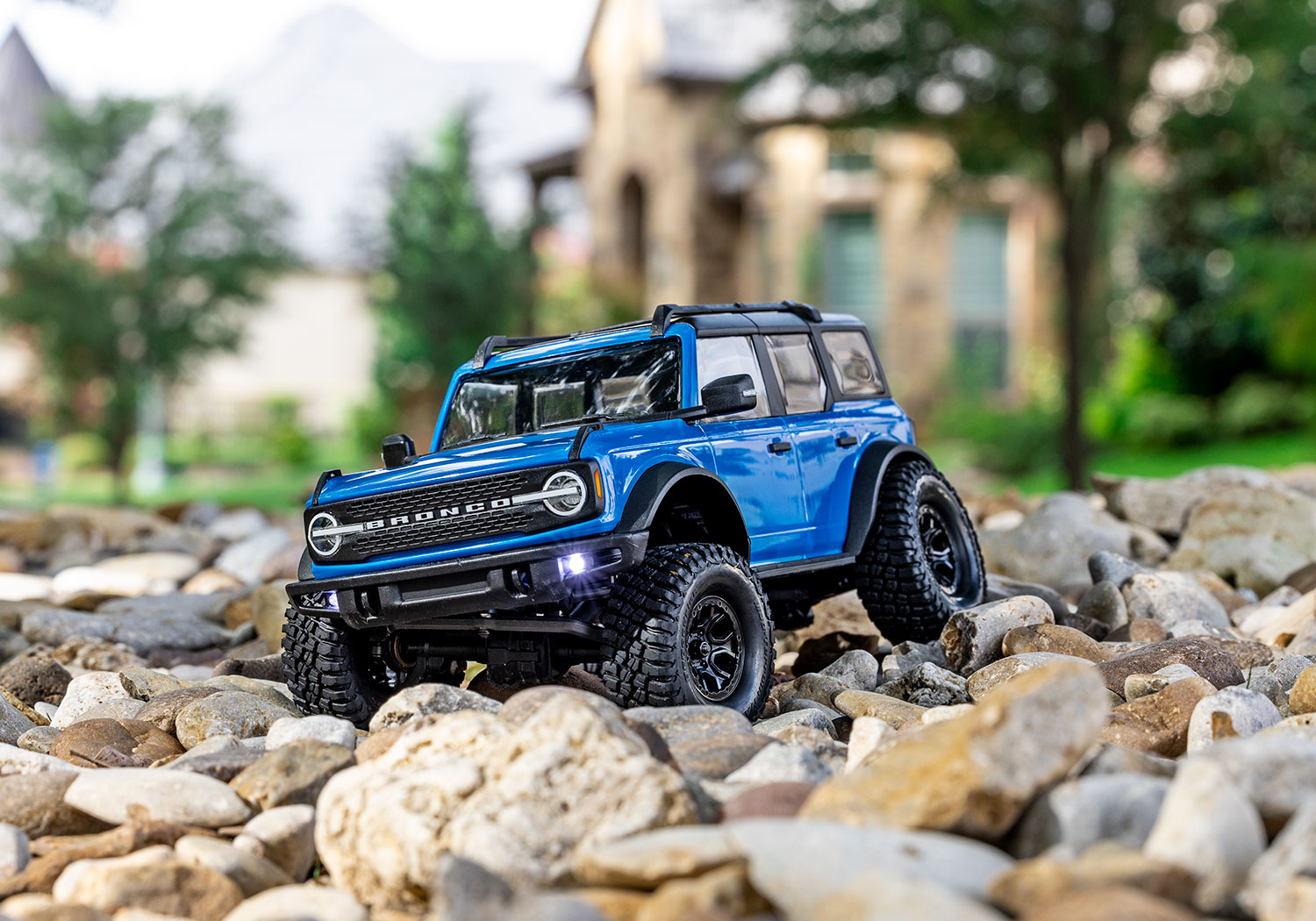 Traxxas TRX-4M Bronco 4WD Electric Scale and Trail Crawler with TQ 1/18 Area 51