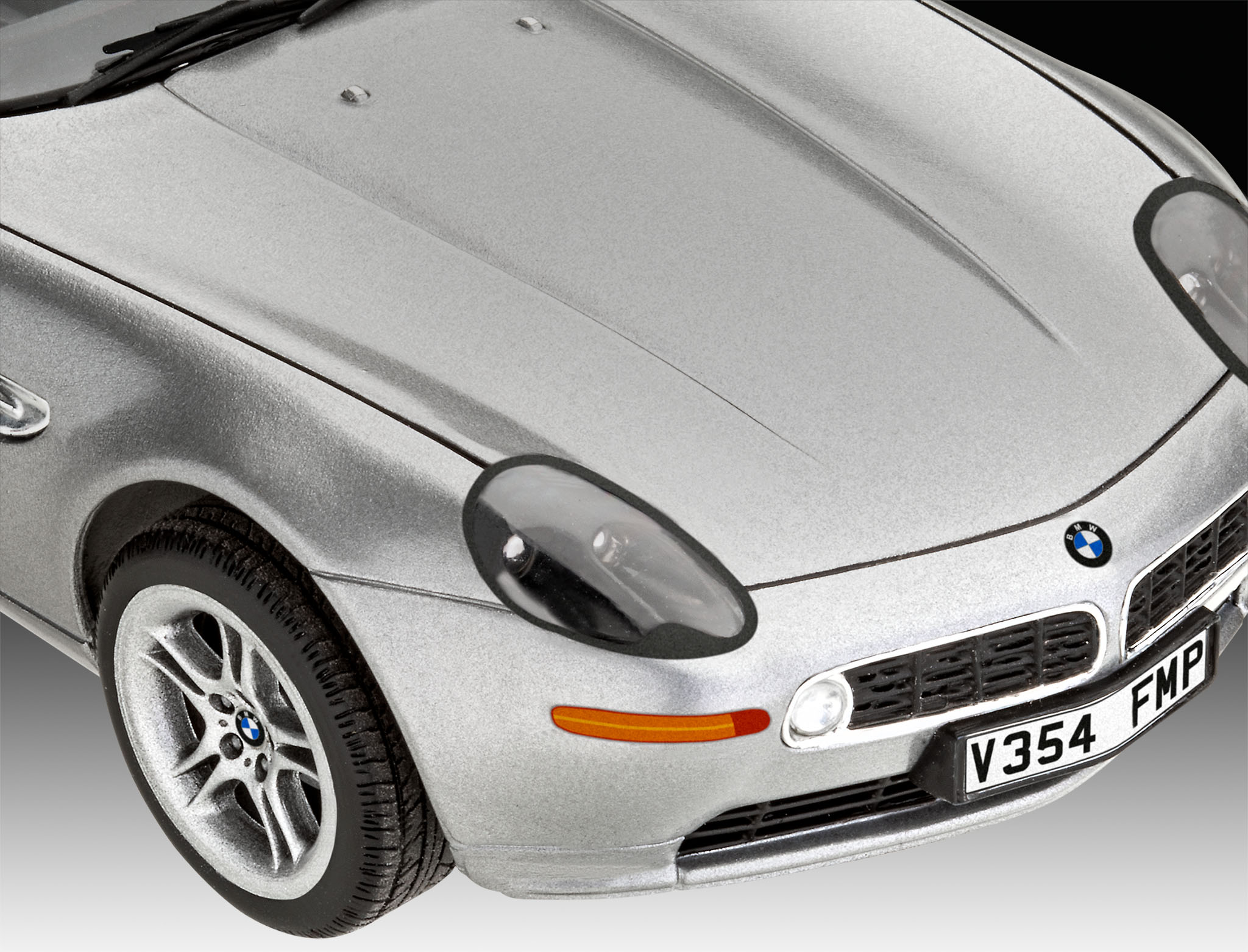 Revell Geschenkset BMW Z8 (James Bond 007) "The World Is Not Enough" 1/24