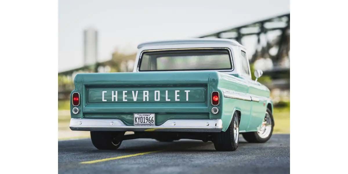 Kyosho Fazer MK2 (L) Chevy C10 Fleetside Pick-up 1966 Readyset 1/10