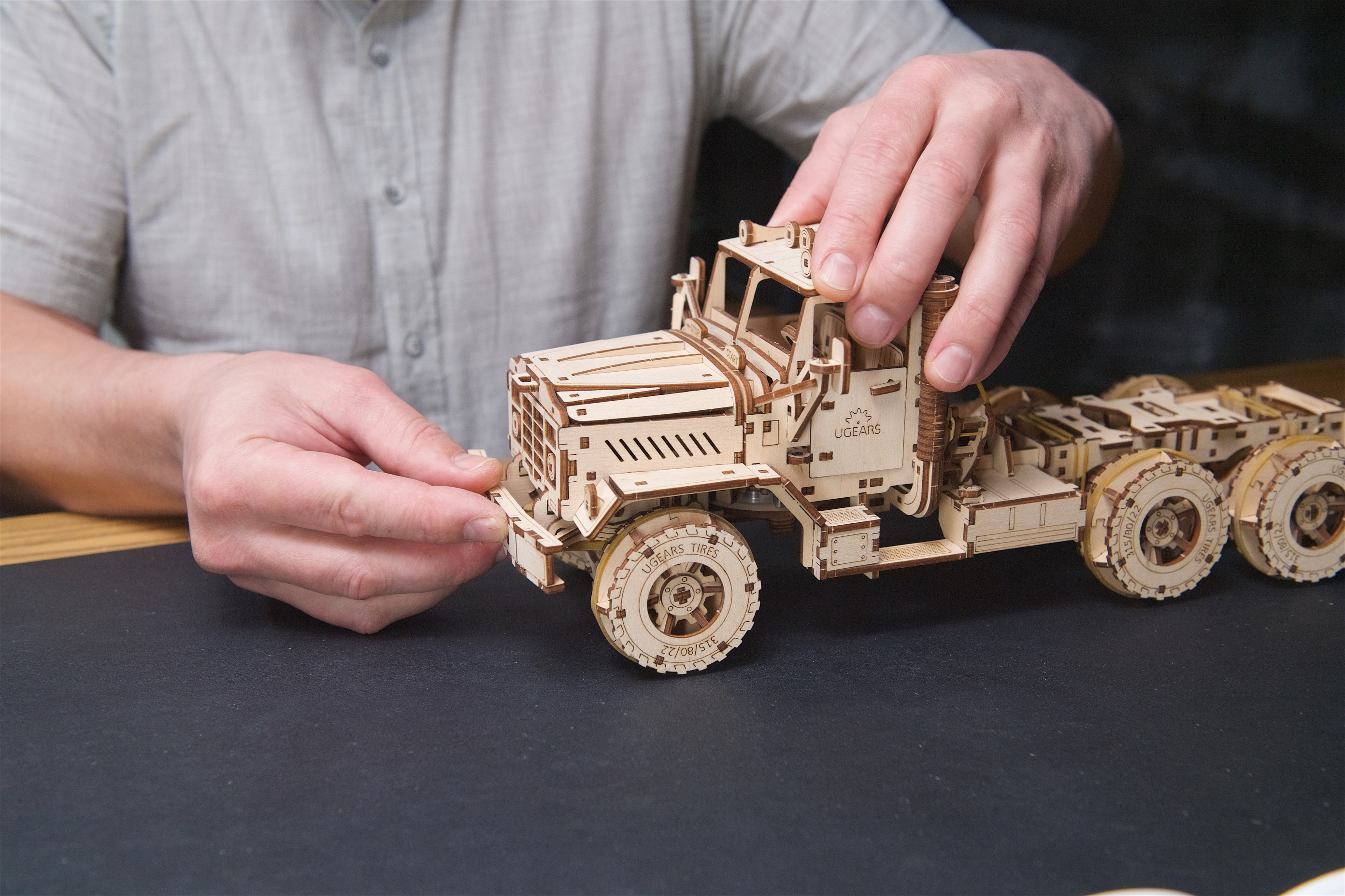 U-Gears Cargo Truck mechanisch houten bouwpakket