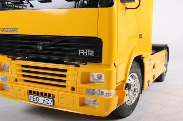 Tamiya Volvo FH12 Globetrotter R/C Truck Kit 1/14