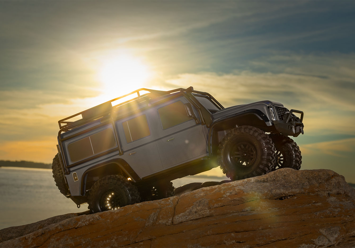 Traxxas Land Rover Defender TRX-4 4WD Scale and Trail  Crawler Fully-Assembled 1/10 Clipless Silver