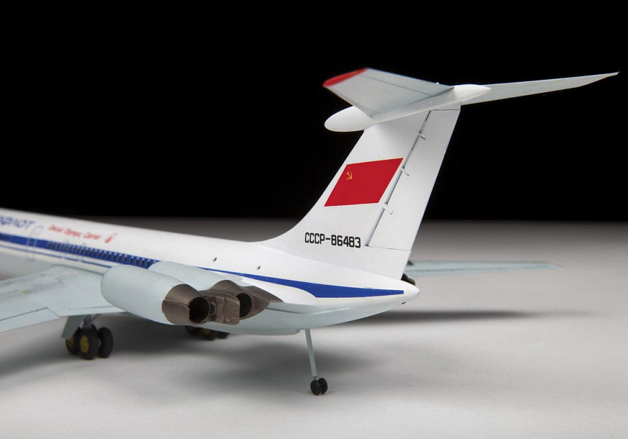 Zvezda Civil airliner IL-62M 1/144