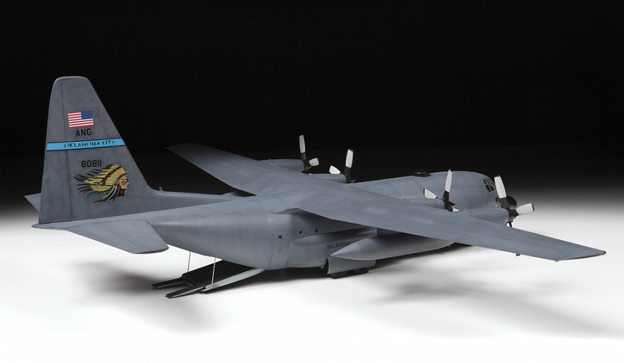 Zvezda American Heavy Transport Plane C-130H 1/72