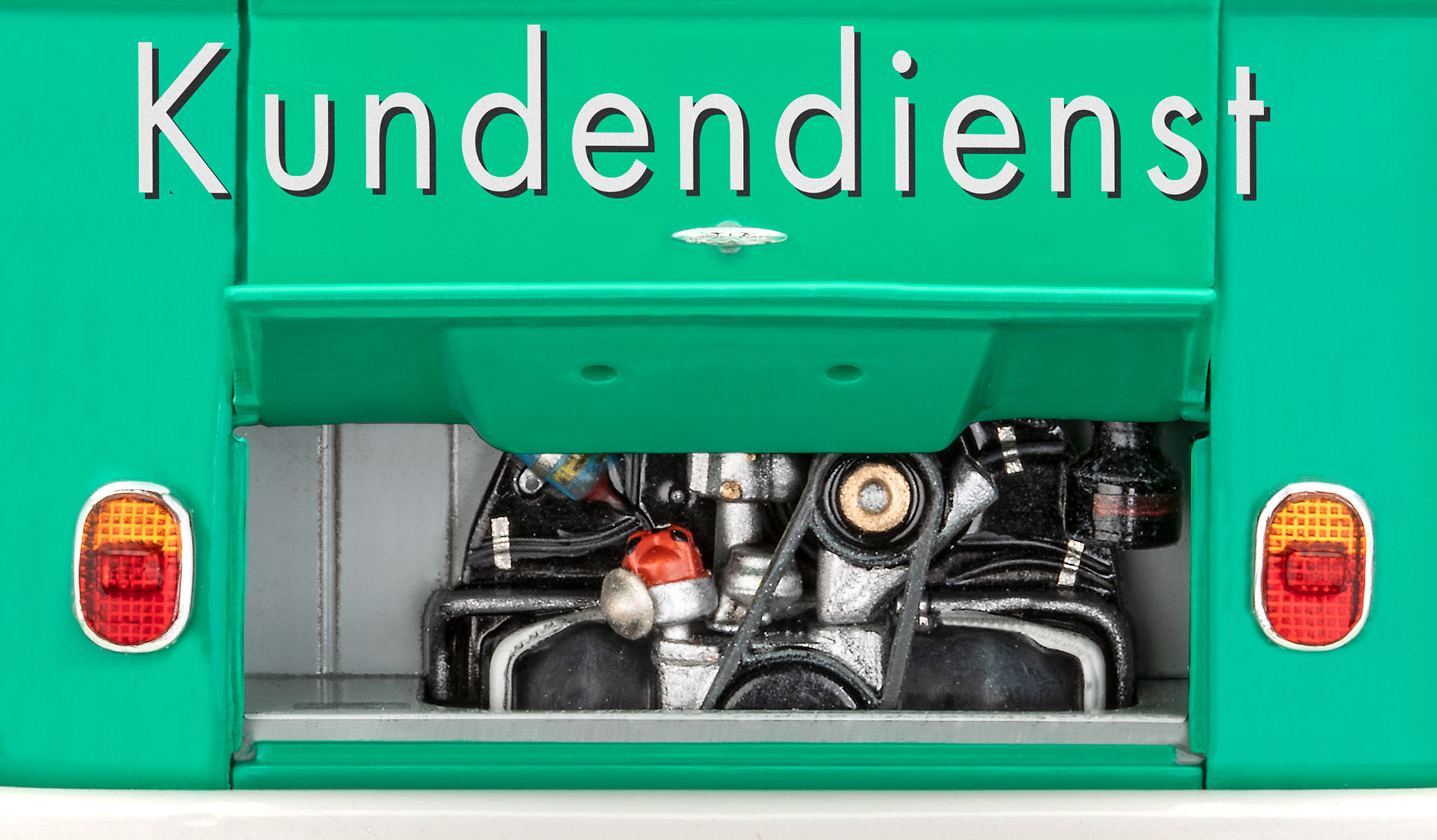 Revell Geschenkset 150 Jahre Vaillant VW T1 Bus 1/24