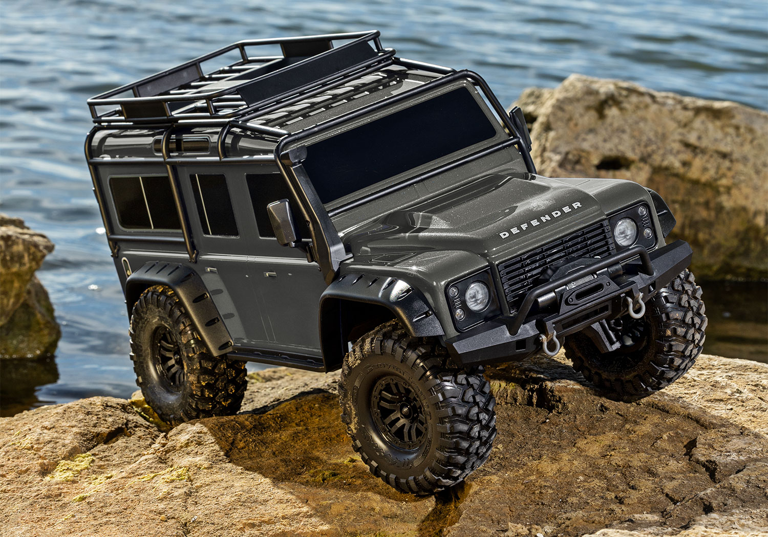 Traxxas Land Rover Defender TRX-4 4WD Scale and Trail  Crawler Fully-Assembled 1/10 Clipless Silver