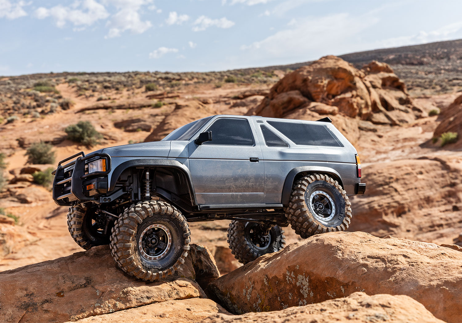 Traxxas Nissan Pathfinder TRX-4 4WD Scale and Trail Crawler Fully-Assembled 1/10 Silver