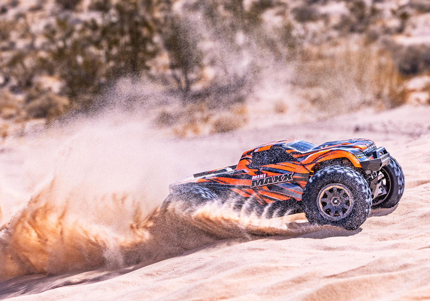 Traxxas Mini Maxx BL-2s TQ 4X4 RTR Brushless Monster Truck 1/16 Black