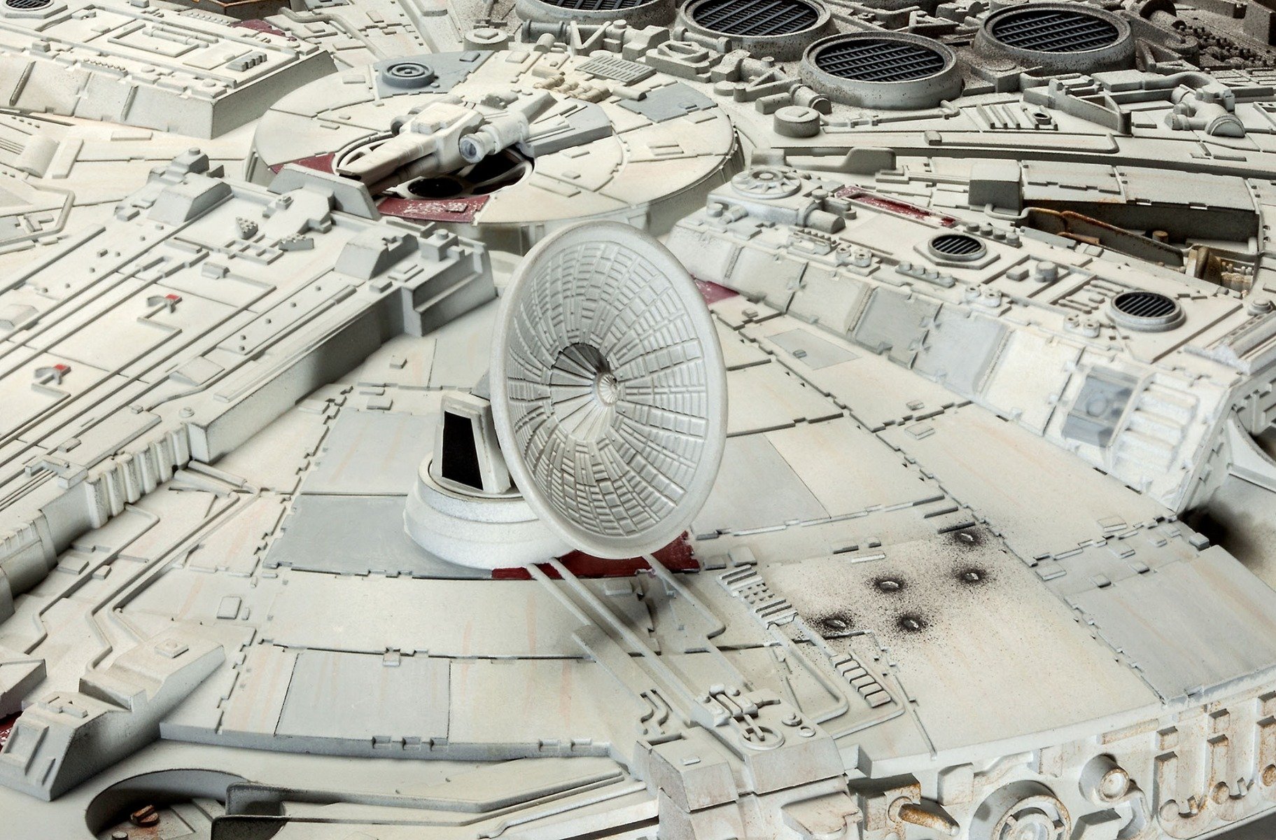 Revell Millennium Falcon Spaceship Model  1/72