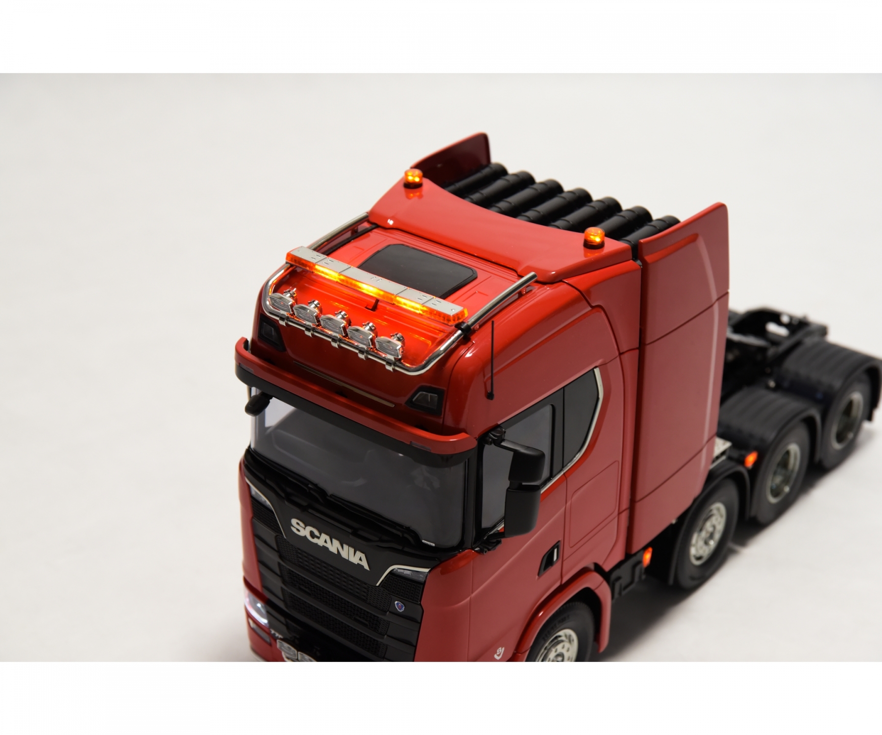 Carson Zwaailichtbalk en Strobe Set Scania SLT8x4 1/14