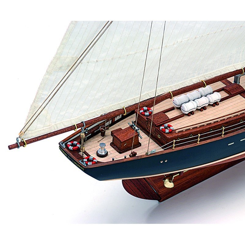 Artesania Latina Bluenose II 1/75