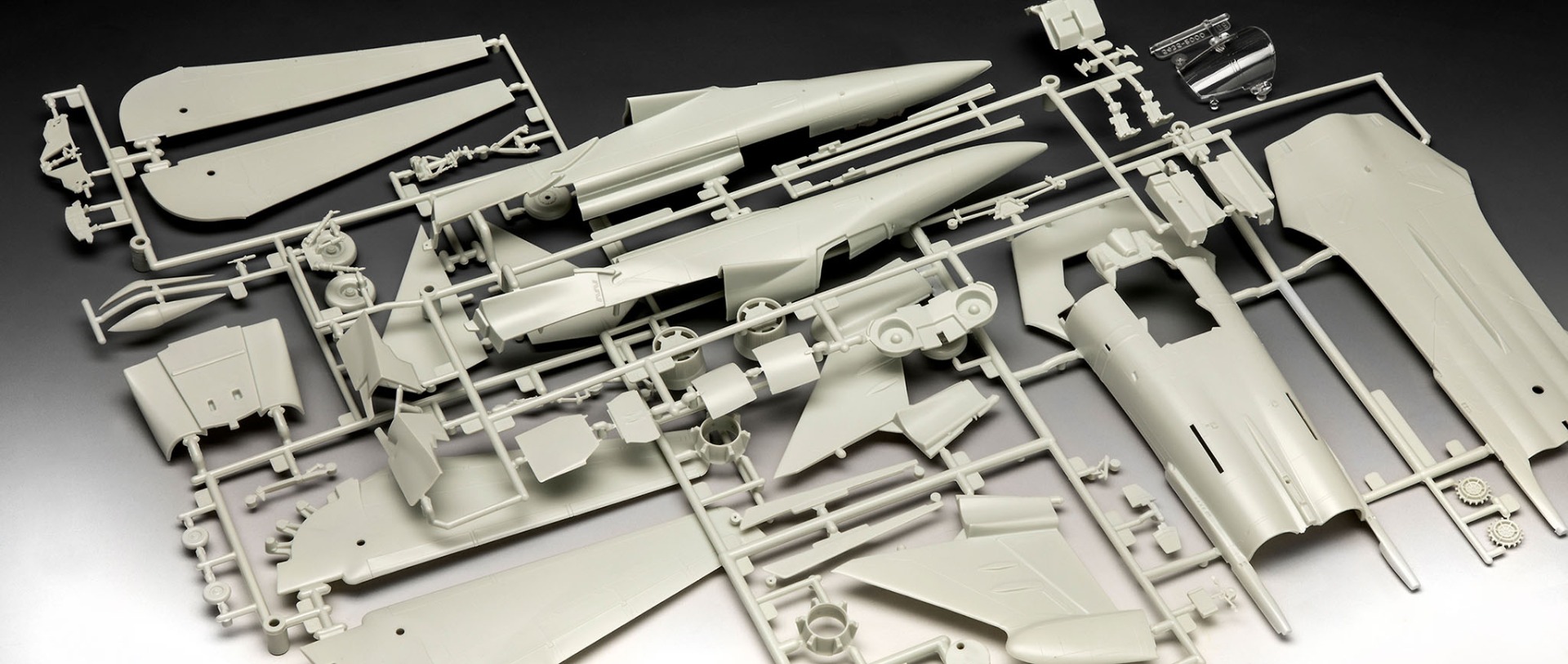 Revell EF-111A Raven Model Set 1/72