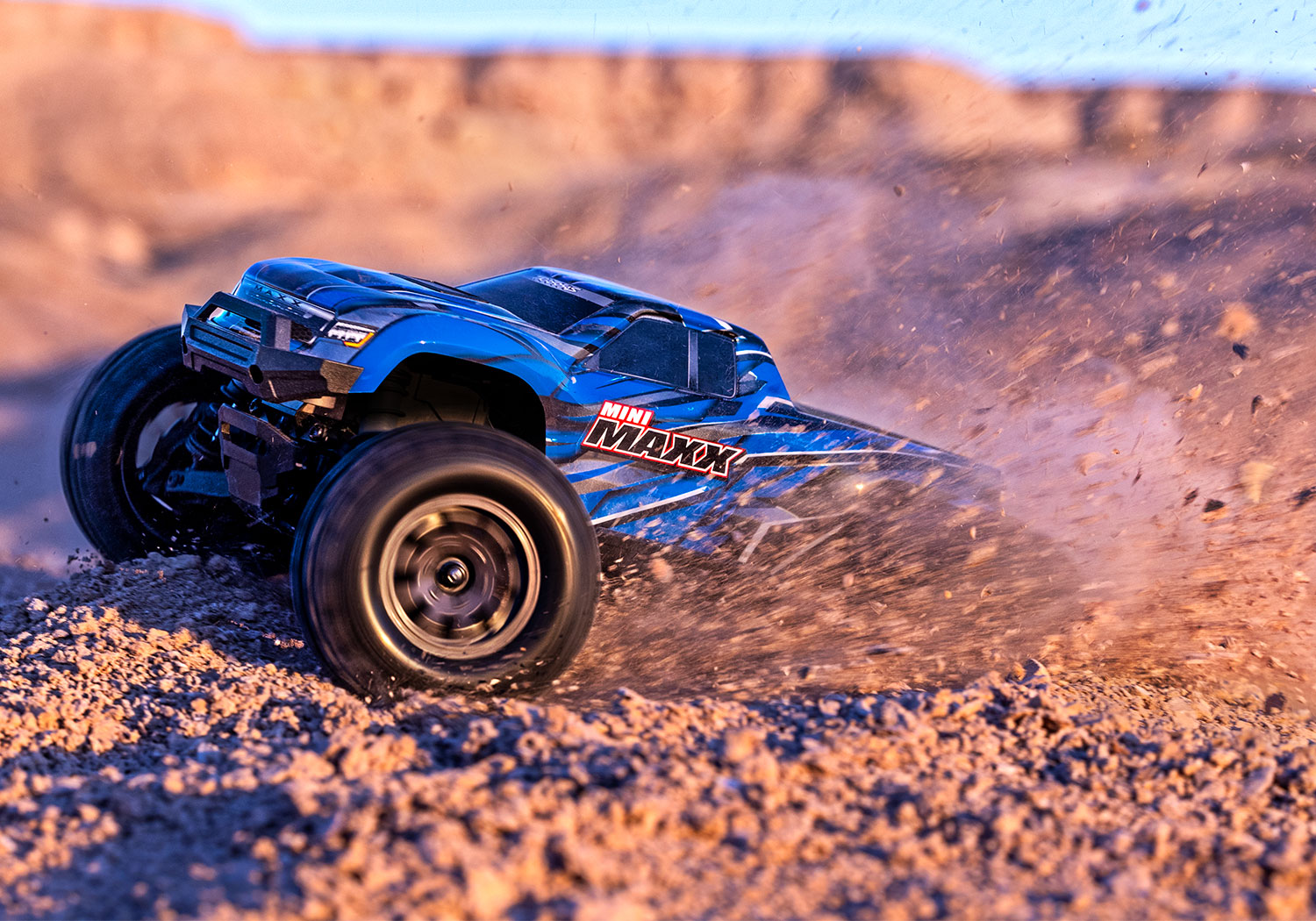 Traxxas Mini Maxx BL-2s TQ 4X4 RTR Brushless Monster Truck 1/16 Black