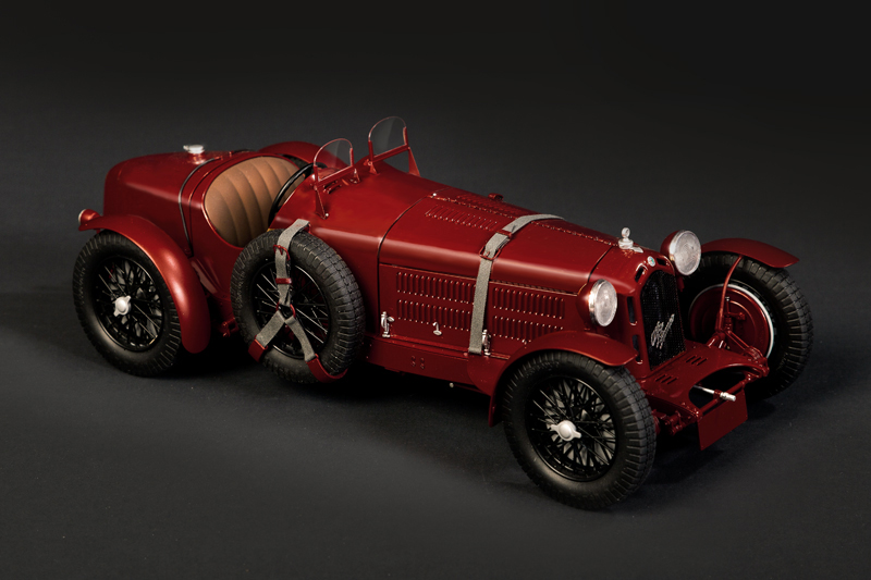 Italeri Alfa Romeo 8C 2300 Roadster 1/12