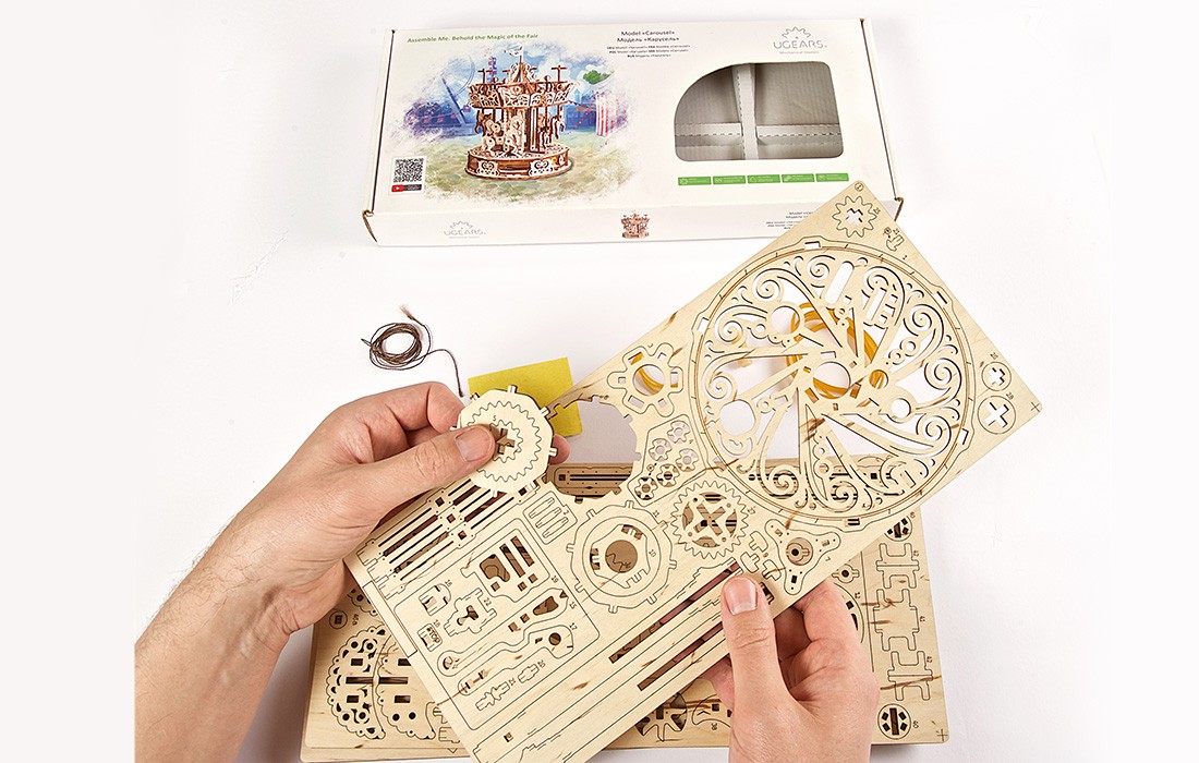 U-Gears Carousel / Draaimolen mechanisch houten bouwpakket