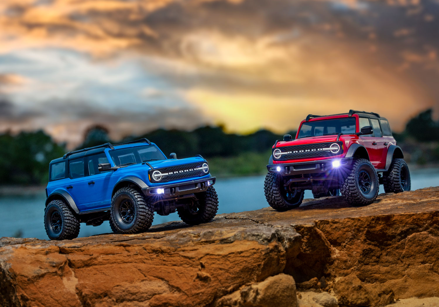Traxxas TRX-4M Bronco 4WD Electric Scale and Trail Crawler with TQ 1/18 Area 51