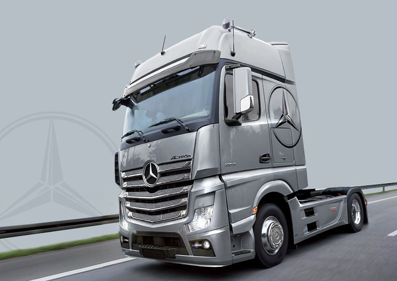 Italeri Mercedes Benz Actros MP4 Gigaspace Truck 1/24