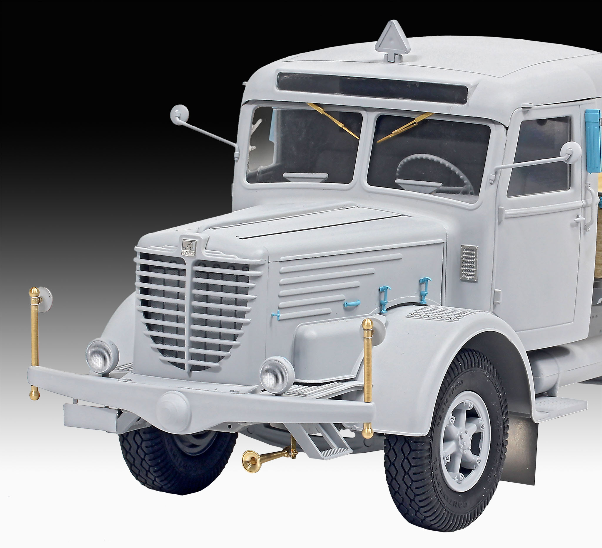 Revell Büssing 8000 S 13 met Trailer Platinum Edition 1/24