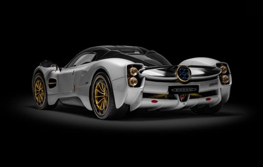 Pocher Pagani Utopia Coupe Bianco Perla 1/8 Metal Kit