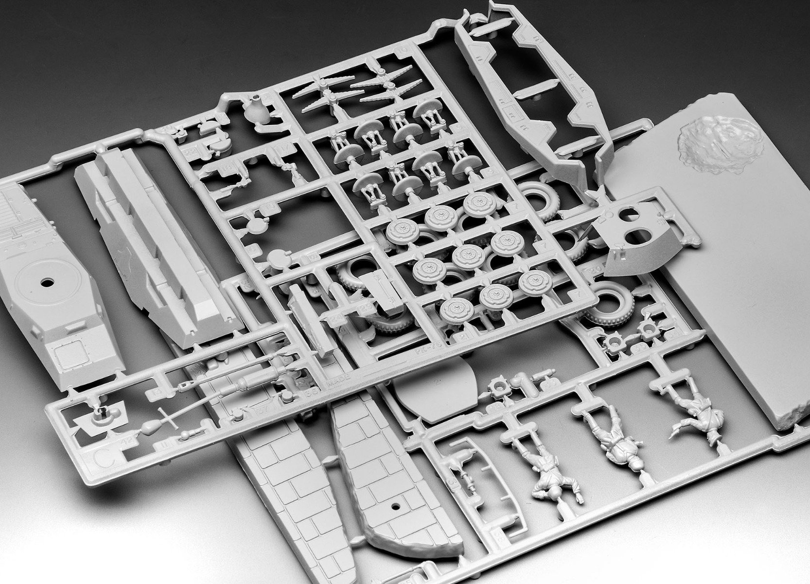 Revell Sd.Kfz. 234/2 Puma 1/76