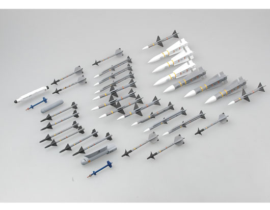 Trumpeter Air-to-Air Missile US Aircraft Weapons 1/32