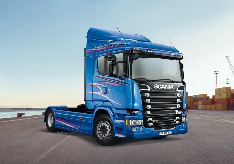 Italeri SCANIA R400 STREAMLINE Flat Roof 1/24