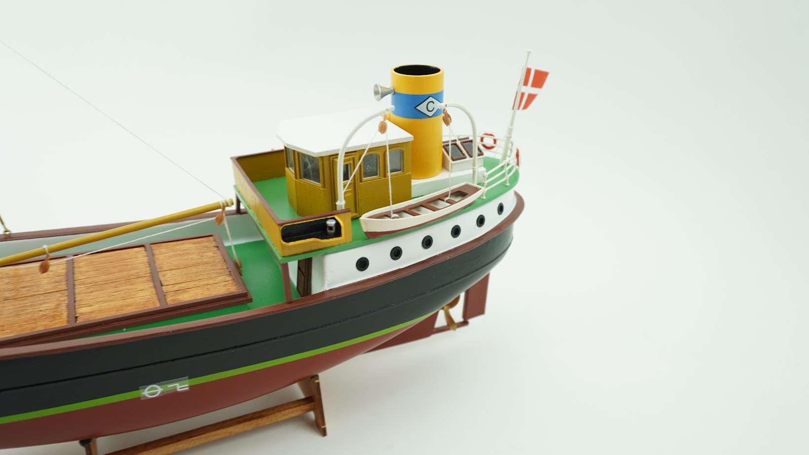 Billing Boats Carli Freighter 1/60