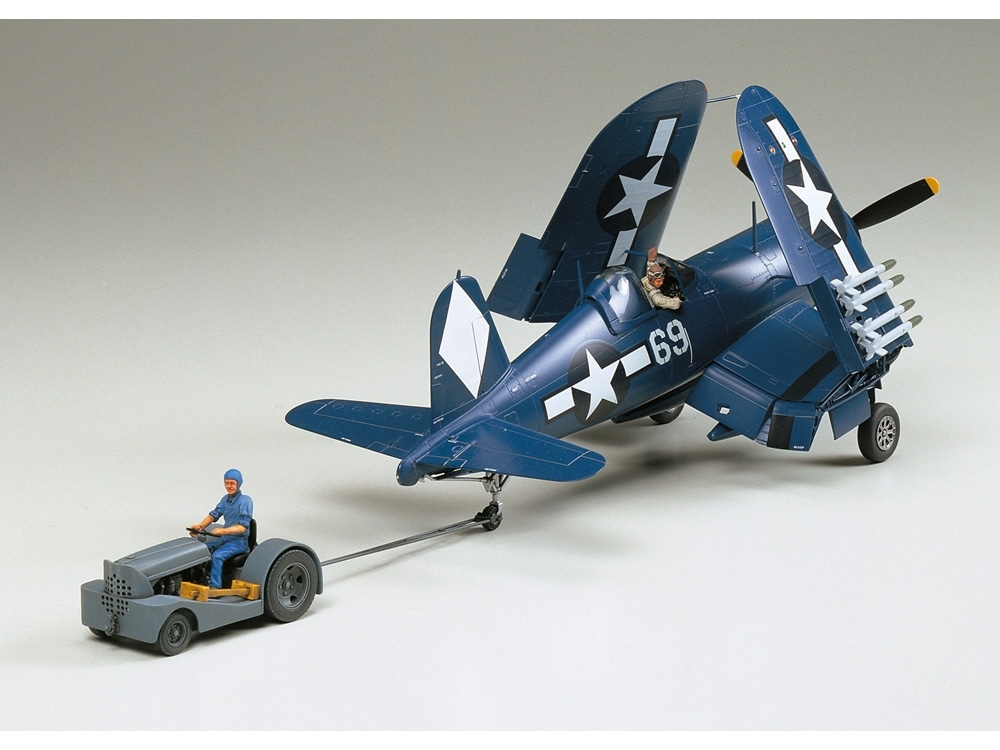 Tamiya US Vought F4U-1D Corsair with 'Moto-Tug' 1/48