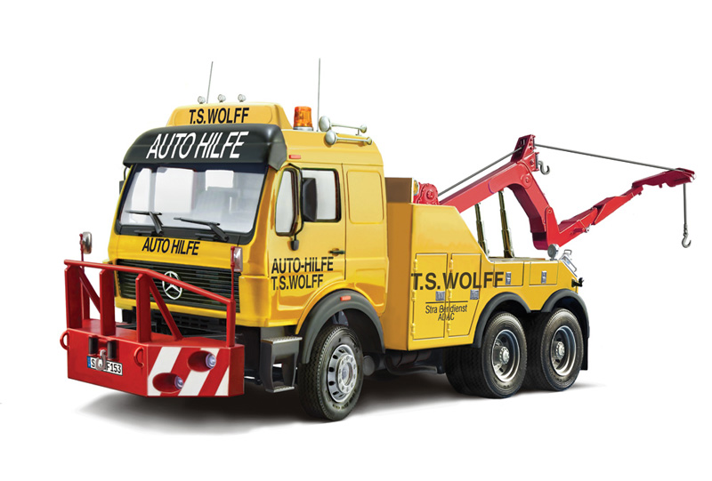 Italeri Mercedes-Benz Wrecker Truck 1/24