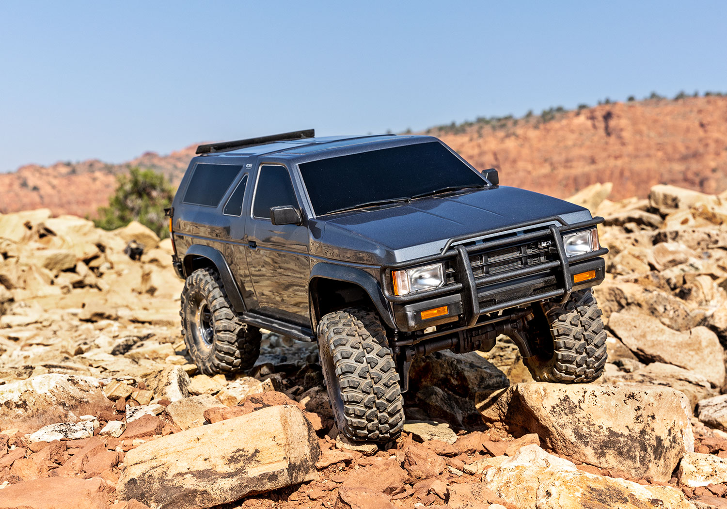 Traxxas Nissan Pathfinder TRX-4 4WD Scale and Trail Crawler Fully-Assembled 1/10 Silver