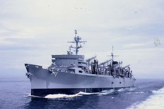 Trumpeter AOE Fast Combat Support Ship USS Sacramento AOE-1 1/700