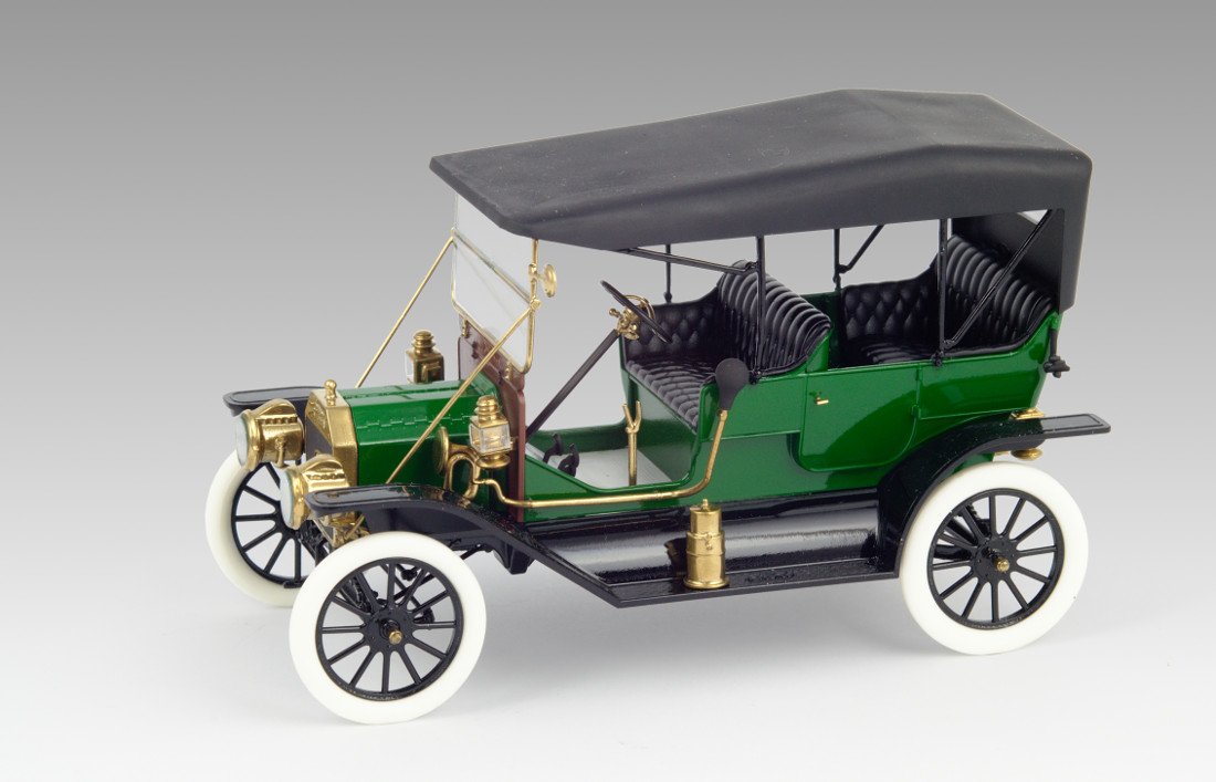 ICM Model T 1911 Touring American Passenger Car 1/24