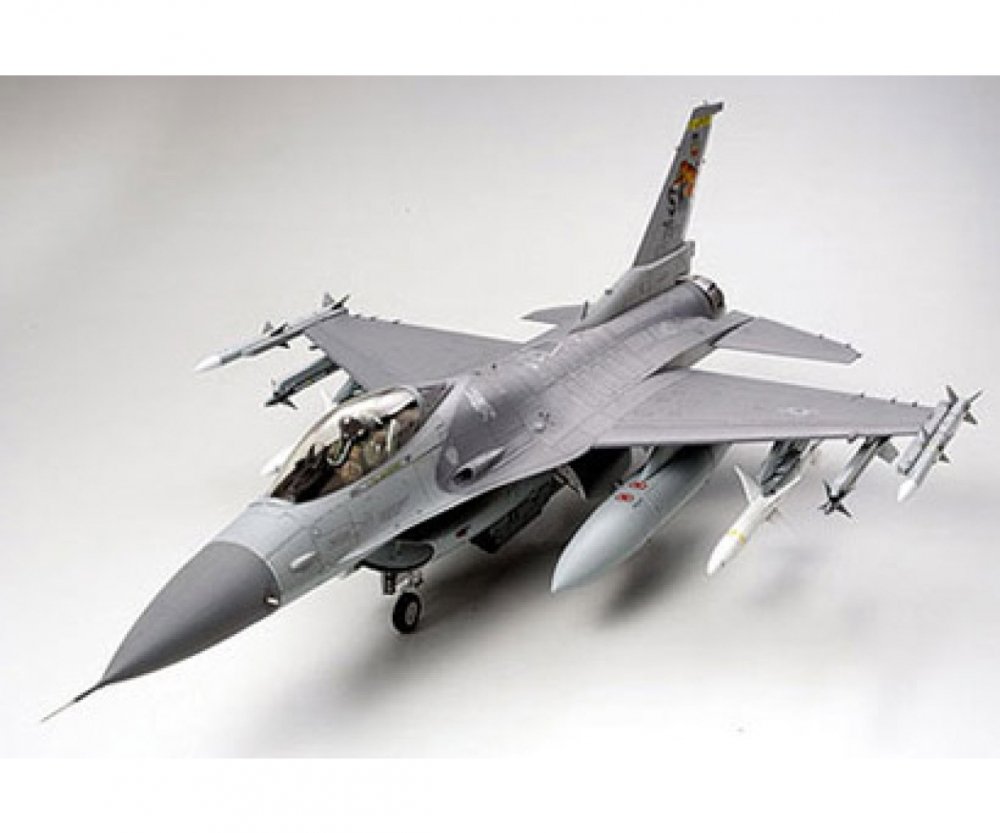 Tamiya Lockheed Martin F-16CJ Fighting Falcon 1/32