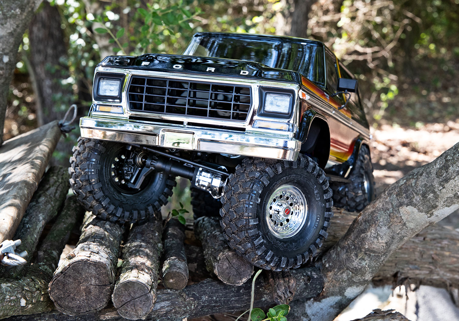 Traxxas 1979 Ford Bronco Ranger XLT TRX-4 Scale and Trail Crawler 4WD Clipless 1/10 Sunset