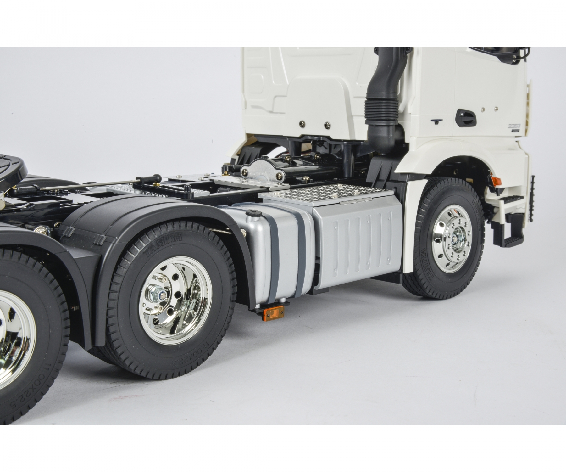 Tamiya Mercedes Benz Arocs 3363 6x4 ClassicSpace Truck Kit 1/14