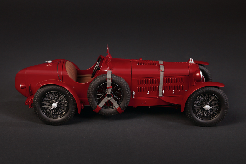 Italeri Alfa Romeo 8C 2300 Roadster 1/12