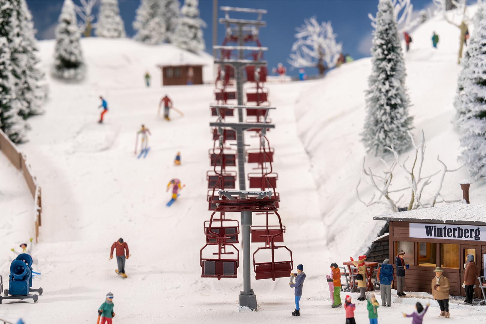 Faller Tijdens de Wintersport Figuren H0 (5)
