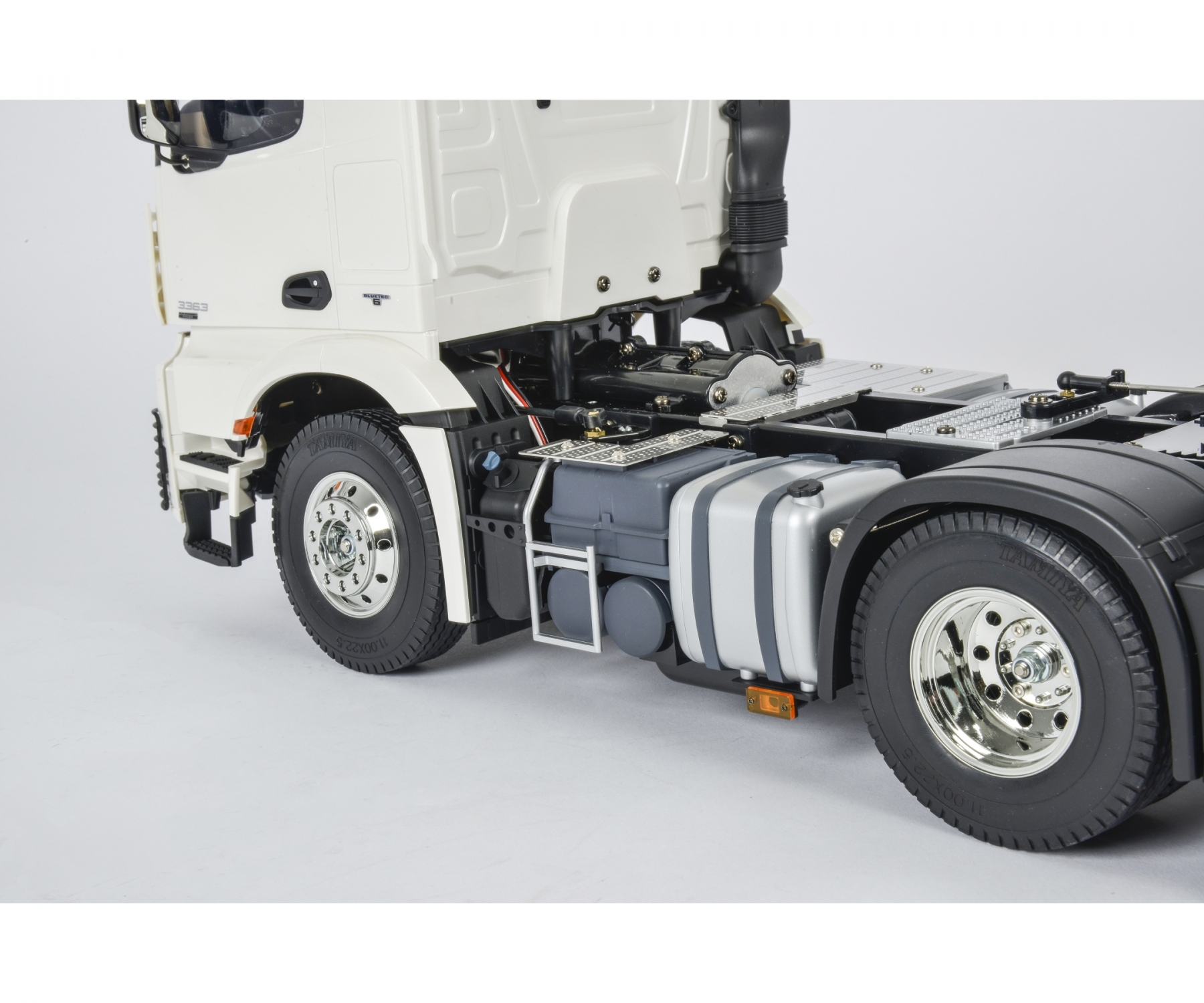 Tamiya Mercedes Benz Arocs 3363 6x4 ClassicSpace Truck Kit 1/14