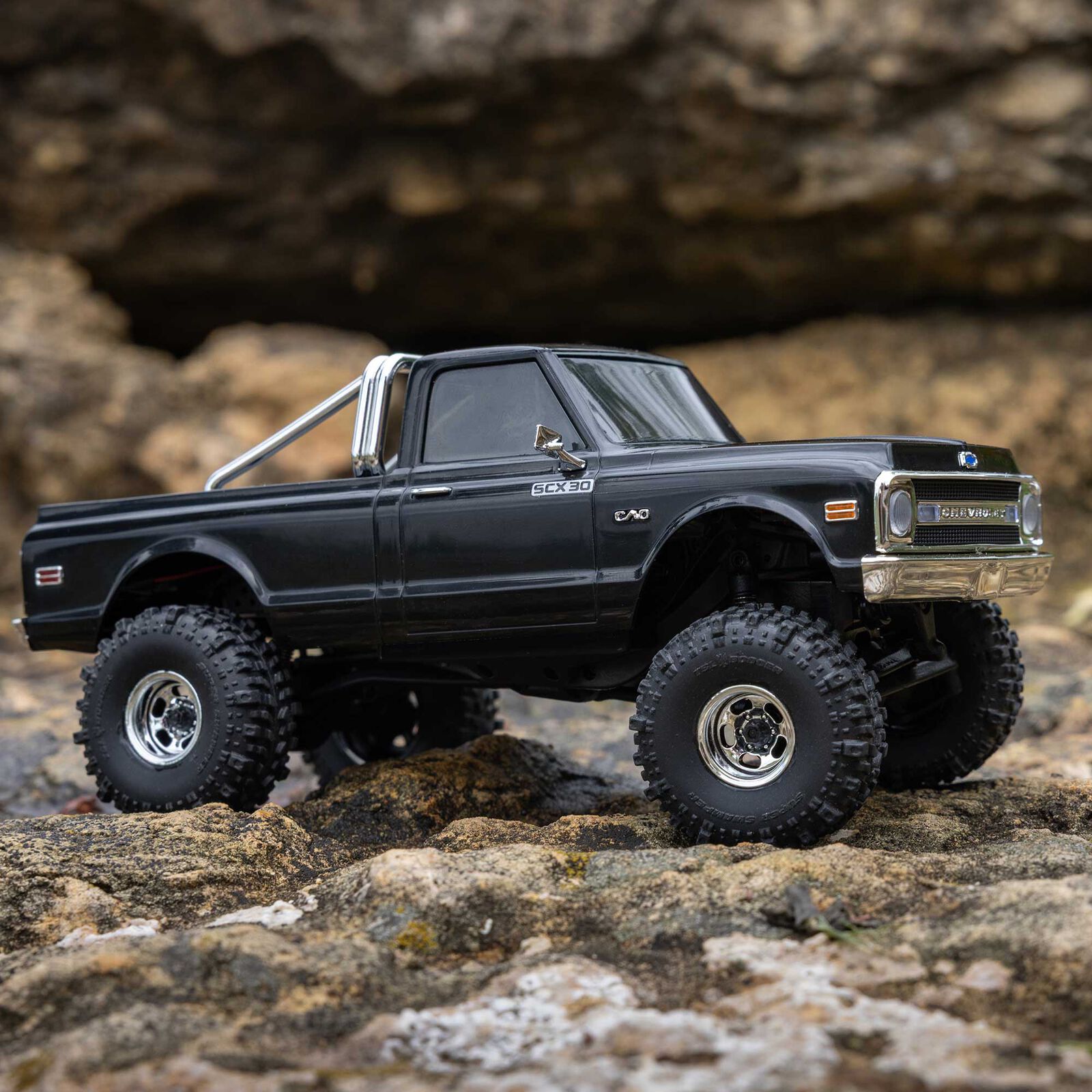 Axial SCX30 Chevrolet K10 4X4 RTR Brushed Rock Crawler (Battery & Charger Included), Black 1/30