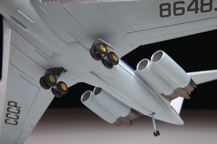 Zvezda Civil airliner IL-62M 1/144