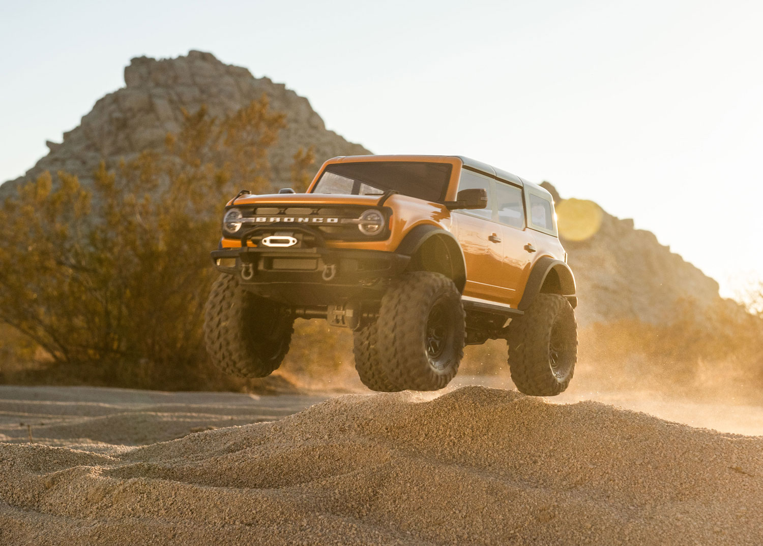 Traxxas 2021 Ford Bronco TRX-4  4WD Scale and Trail Crawler Fully-Assembled 1/10 - Blue